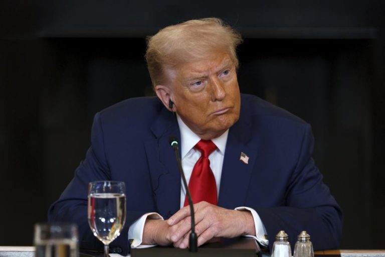 Trump ameaça impor tarifas secundárias aos aliados da Rússia
