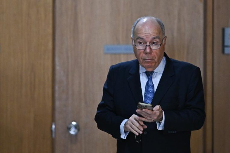 Chefe da diplomacia brasileira está nos EUA disposto a negociar tarifas