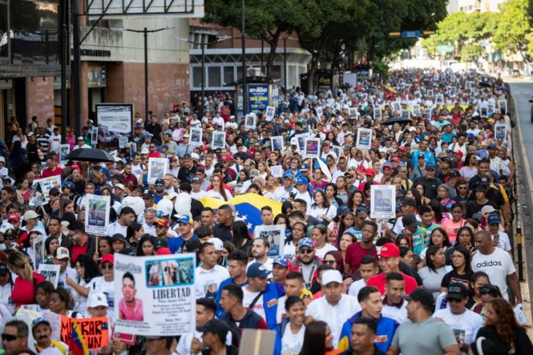 Venezuela recebe mais de 200 migrantes deportados pelos Estados Unidos