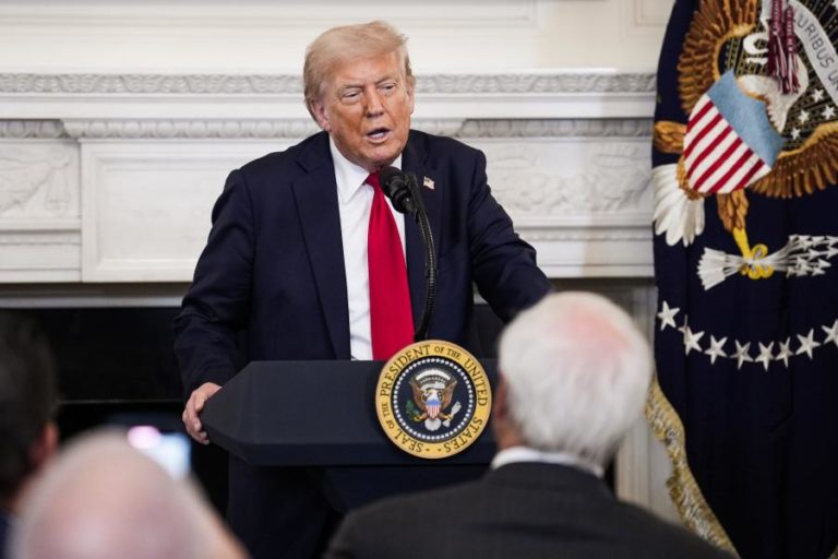 Executivo Trump processado por 20 estados por reter 5,1 MME para programas educativos