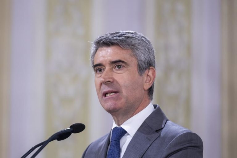 Carneiro diz que jovens socialistas estão preocupados com habitação e rendimentos médios