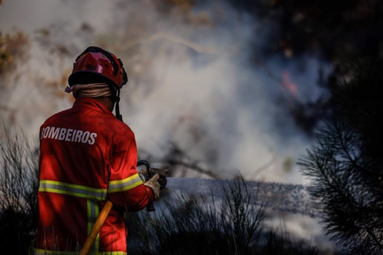 Fogo que reativou em Sabrosa entrou em resolução às 18:21