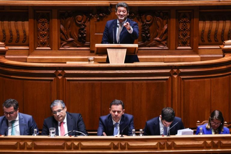 Ventura pede a Marcelo que não seja “obstáculo ao controlo da imigração e segurança” no país