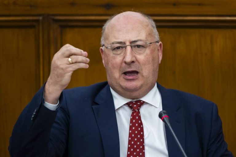Ministro da Agricultura quer apoios a excedentes no Douro prontos até setembro