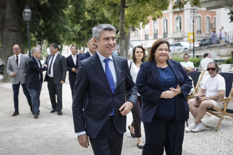 PS vai aprovar pensão extraordinária e quer esperar para ver baixa do IRC