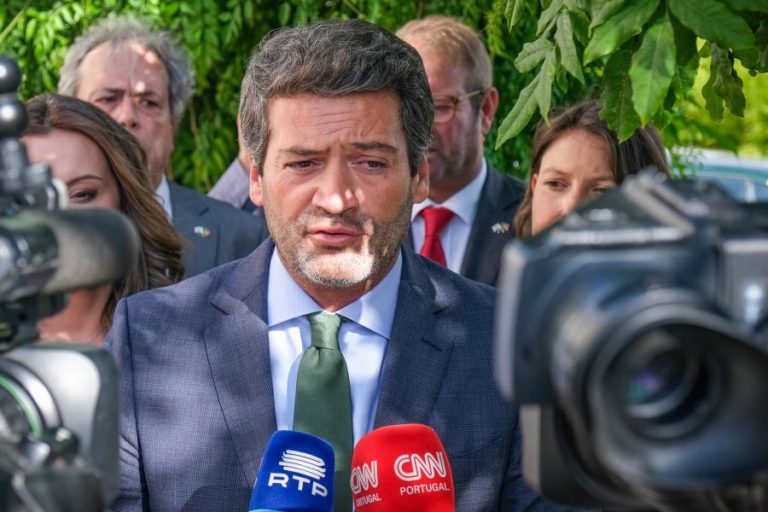 Chega acusa Governo de “eleitoralismo rasca” e quer negociar pensão equivalente a salário mínimo