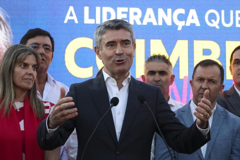 Carneiro diz que críticas internas não são fraqueza mas riqueza do PS