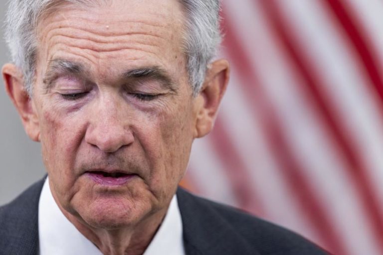 Trump diz que o presidente da Fed Jerome Powell é “demasiado estúpido” para o cargo