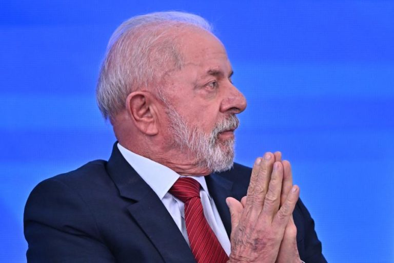 Lula volta a endurecer discurso contra Trump e acusa-o de não querer negociar