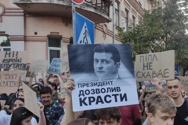 Zelensky propõe nova lei para garantir independência de agências anticorrupção da Ucrânia