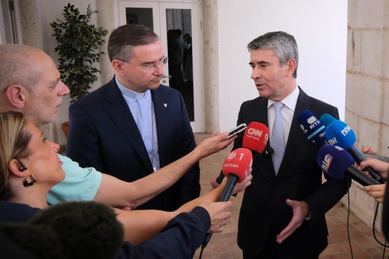 PS diz que substituição de Governador do Banco de Portugal é uma “decisão negativa”