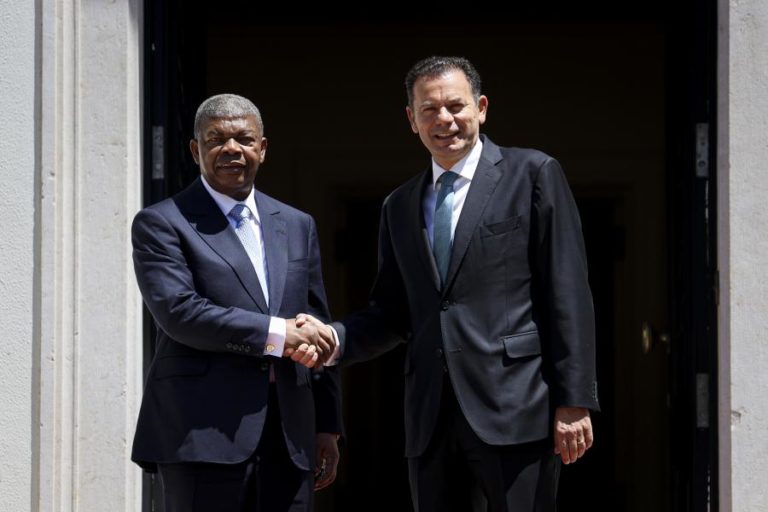 Angola vai condecorar personalidades portuguesas nos 50 anos da independência