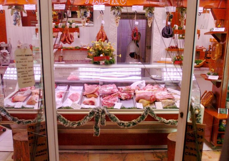 Produção de carne aumenta 4,8% em 2024 e produtos lácteos recuam
