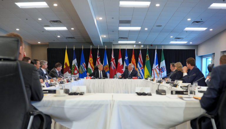 Premiers apela a melhoria das relações com a China