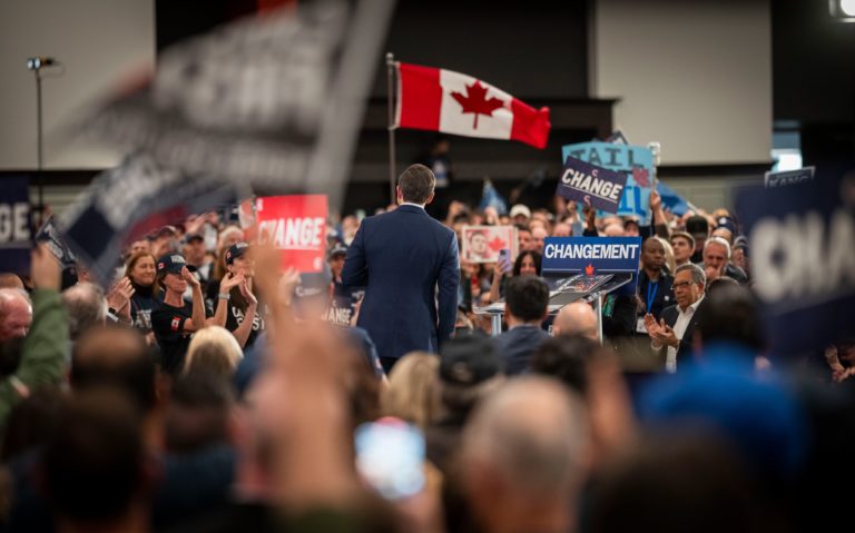 Poilievre concorre contra dezenas de candidatos em Alberta