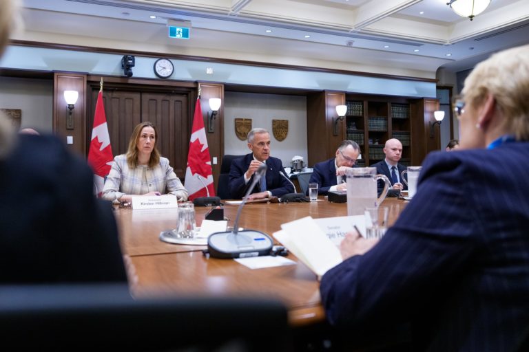 EUA “sentem falta” dos canadianos, mas pressão comercial mantém-se