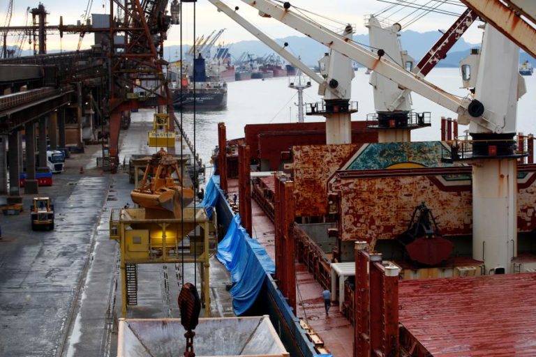 Brasil inicia processo de resposta a tarifas dos EUA