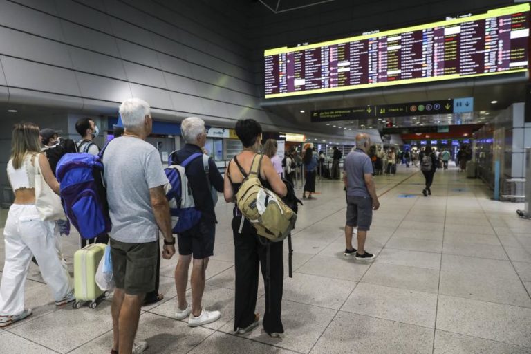 Passageiros nos aeroportos nacionais aumentam 4,8% no 1.º semestre