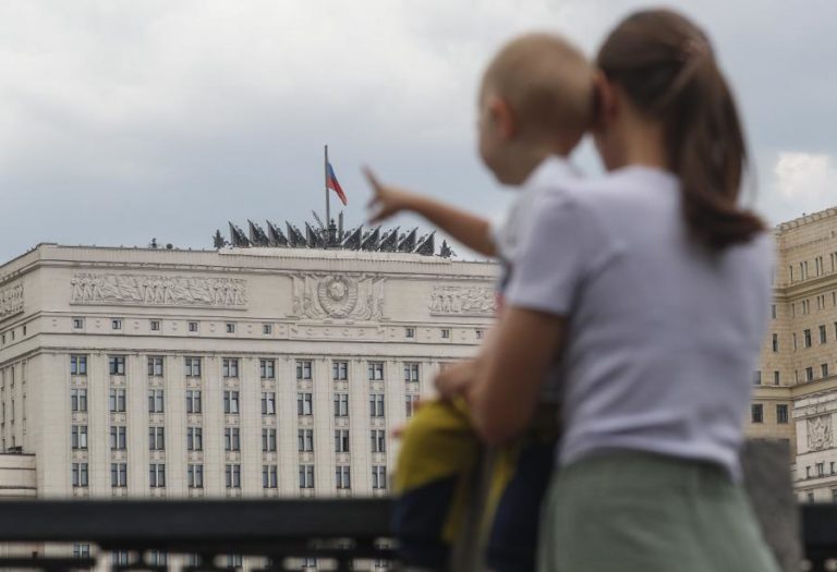 Rússia afirma ter visado apenas alvos militares após ataques em Kiev