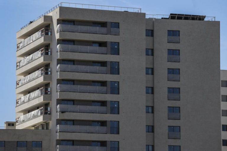 Taxa Euribor desce a três, a seis e a 12 meses