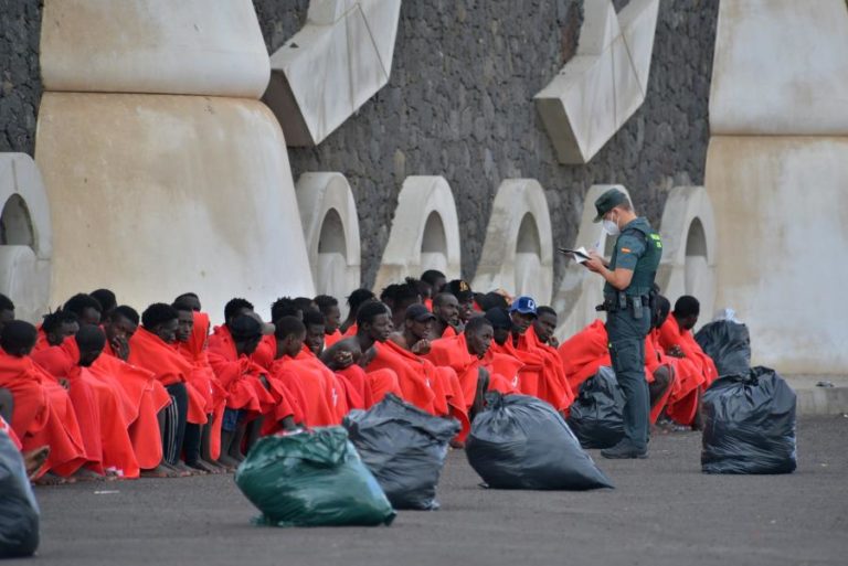 4.000 menores migrantes esperam há um ano nas Canárias humanidade do resto de Espanha