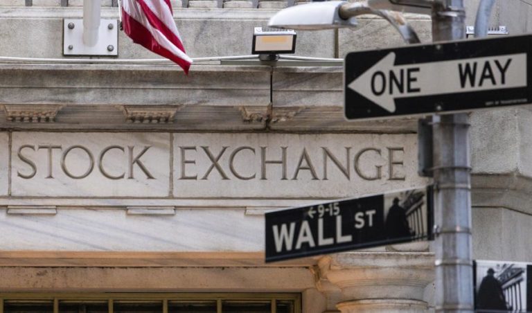 Wall Street fecha em baixa com realização de lucros antes de dados sobre inflação nos EUA