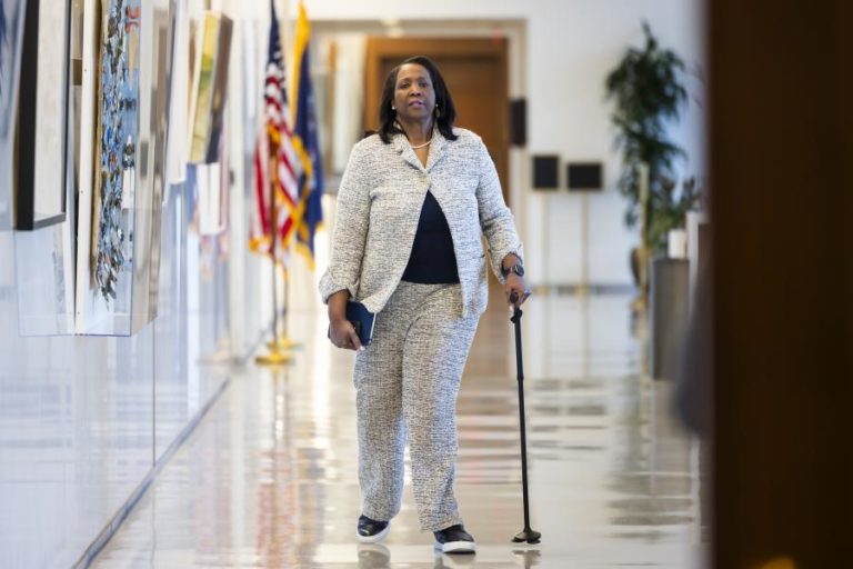 Governadora da Fed Lisa Cook processa Trump por tentativa de destituição