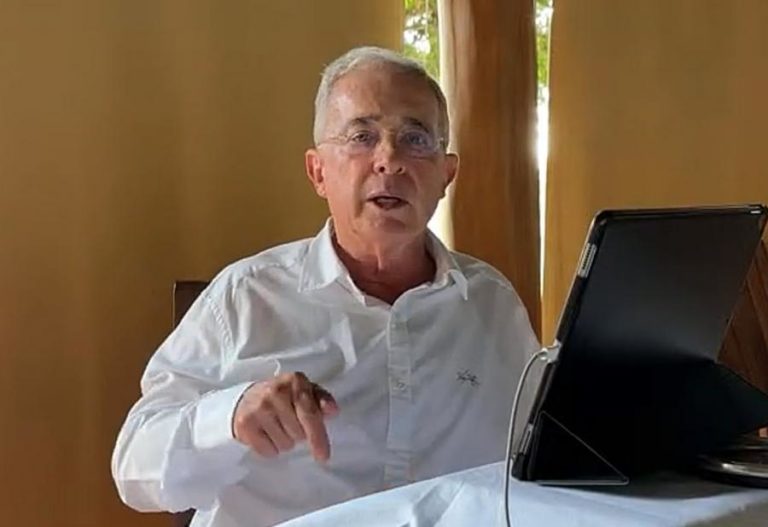 Antigo presidente da Colômbia condenado a 12 anos de prisão domiciliária