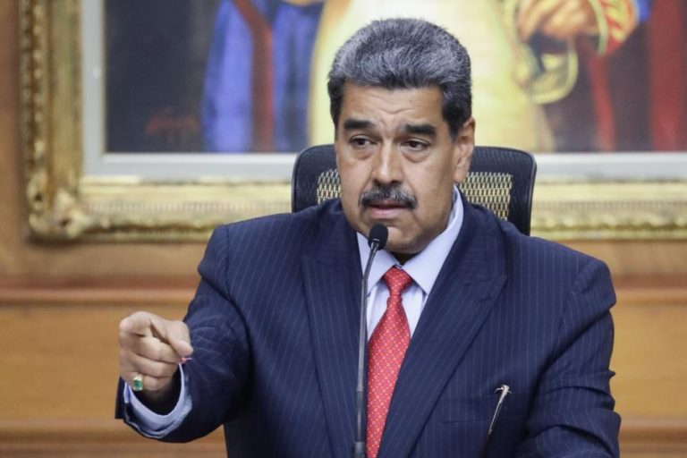 Caracas qualifica como “ridícula” e “patética” recompensa dos EUA pela captura de Maduro