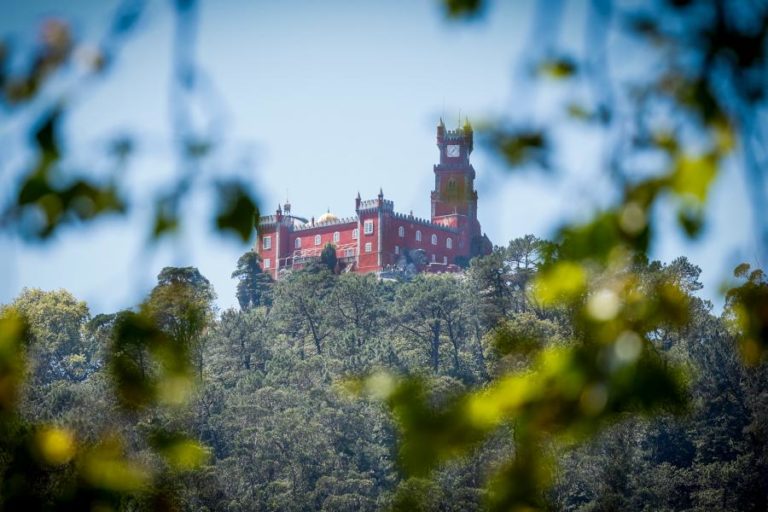Sintra fecha parques e monumentos após situação de alerta do Governo