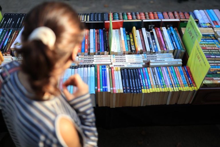 Feira do Livro do Porto inicia hoje edição que tem Sérgio Godinho ao centro