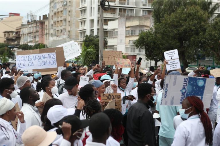 PIB de Moçambique ficou 10% abaixo devido a manifestações e ciclones em 2024