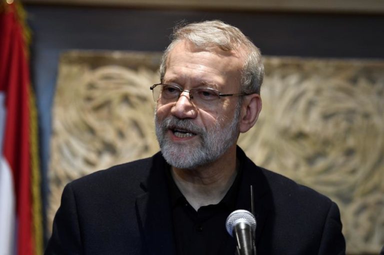 Moderado Larijani nomeado chefe do Conselho Supremo de Segurança Nacional do Irão