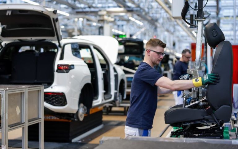 Empresas cortam empregos na Alemanha sobretudo no setor automóvel
