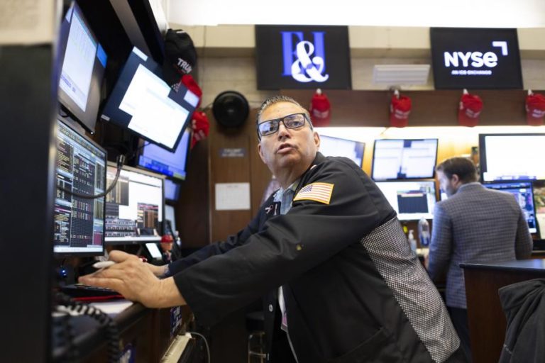 Wall Street fecha sem rumo, mais pressionada pelas tarifas norte-americanas