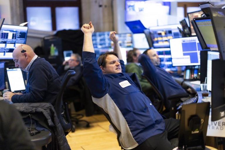 Bolsa de Nova Iorque negoceia mista no ínico da sessão