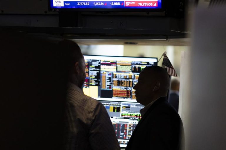 Wall Street sem tendência definida antes de resultados e simpósio da Fed