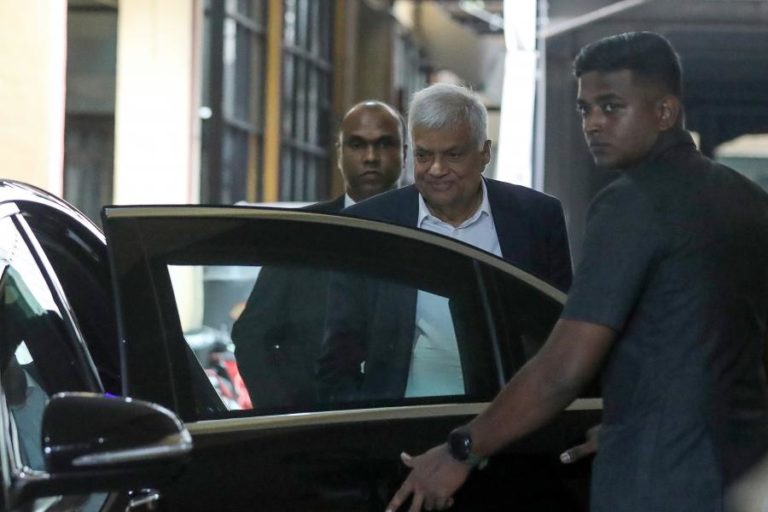 Ex-presidente do Sri Lanka detido por suspeita de desvio de fundos públicos