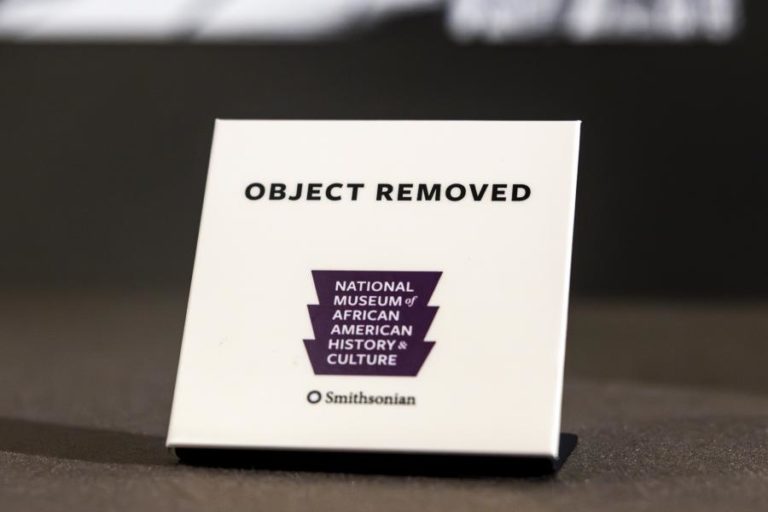 Governo dos Estados Unidos ordena revisão das coleções do Instituto Smithsonian