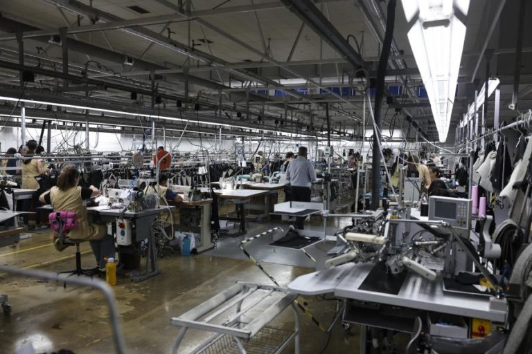 Produção industrial acelera 1,2% no 2.º trimestre