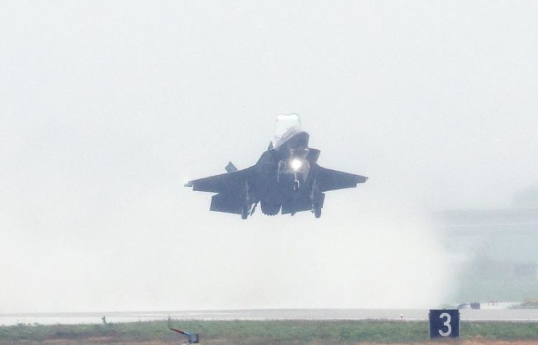 Japão destaca primeiros caças F-35B para aumentar defesa no sul