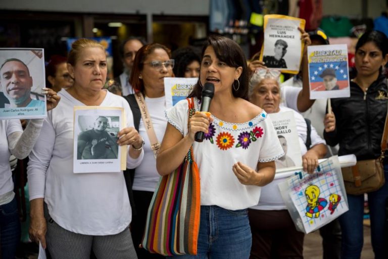 Justiça acusa ativista venezuelana de conspiração com governo estrangeiro