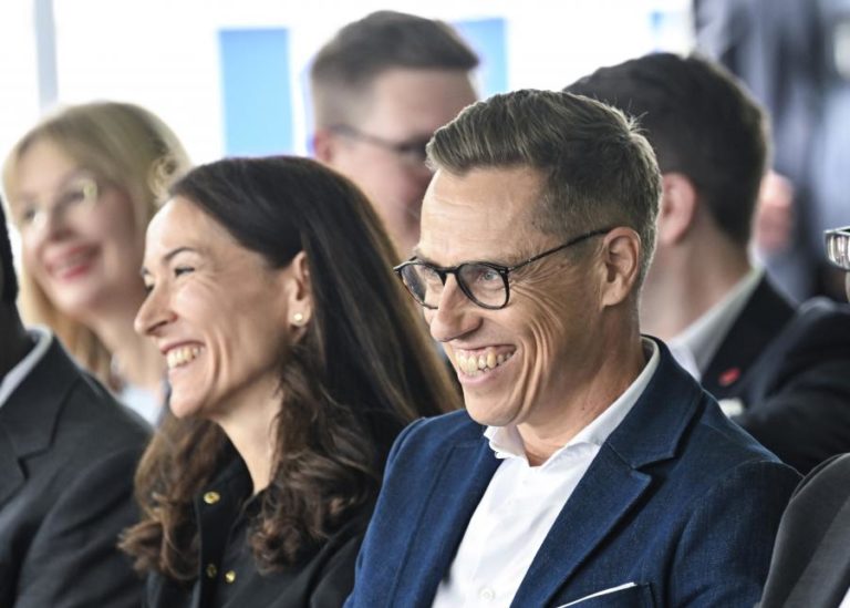 Trump não está otimista sobre cimeira com Putin diz o Presidente finlandês