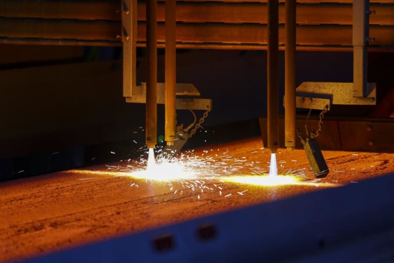 Conselheiro de Trump diz que não há isenção tarifária para aço e alumínio da UE