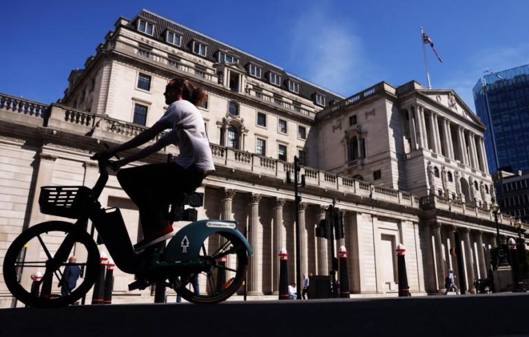Banco de Inglaterra desce taxa de juro diretora de  4,25% para 4%