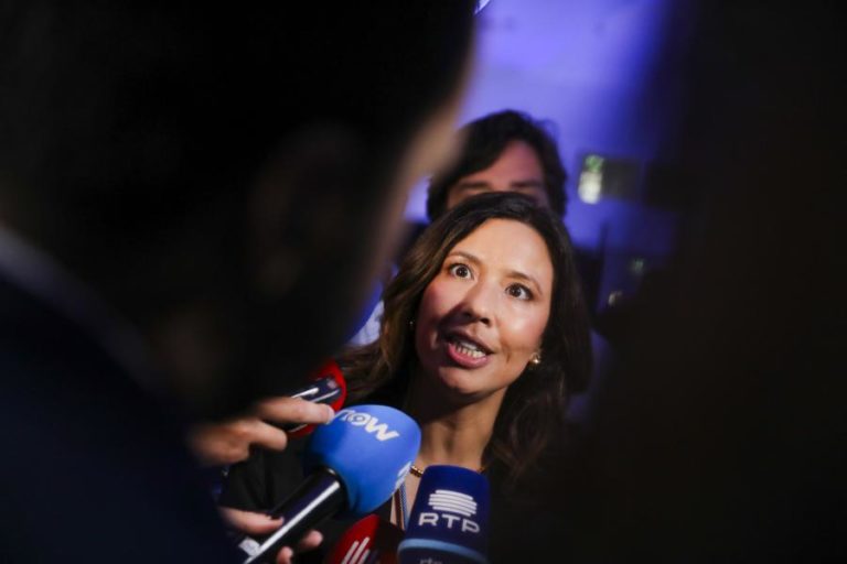 IL disponível a negociar solução com o Governo na lei dos estrangeiros