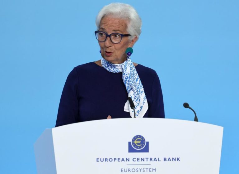 Lagarde prevê desaceleração da zona do euro e alerta para incerteza com tarifas