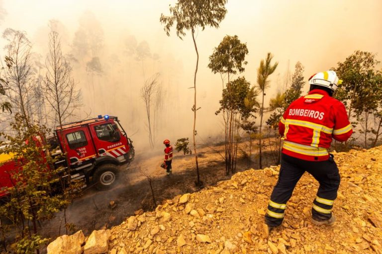 Fogos em Penafiel e Ponte da Barca com duas frentes ativas