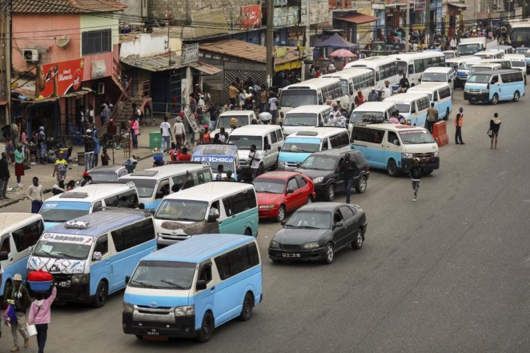 Detidos mais três líderes dos taxistas em Angola por associação criminosa e terrorismo