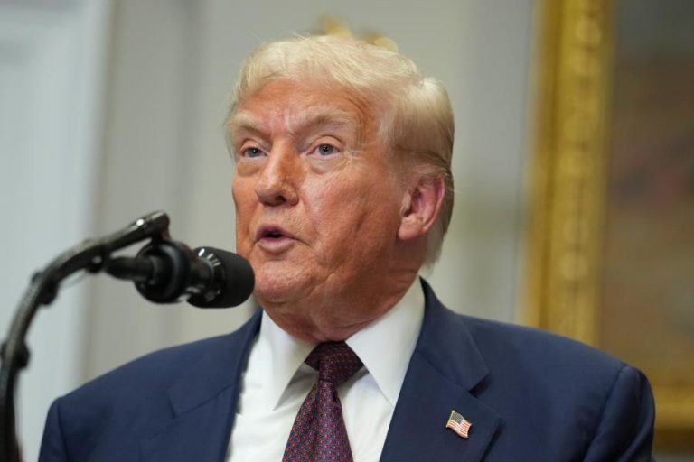 Trump alega falta de cooperação e ordena taxas de 35% para Canadá